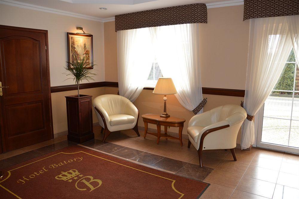 Hotel Batory Tłuszcz Exteriör bild