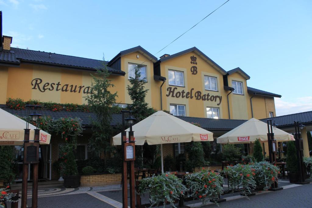Hotel Batory Tłuszcz Exteriör bild