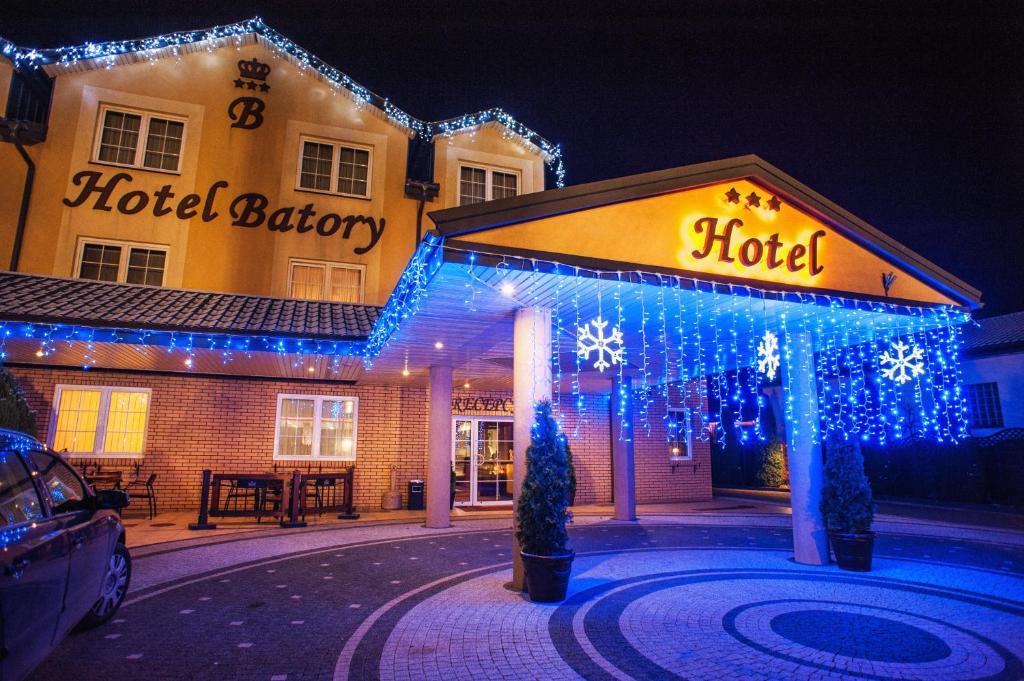 Hotel Batory Tłuszcz Exteriör bild