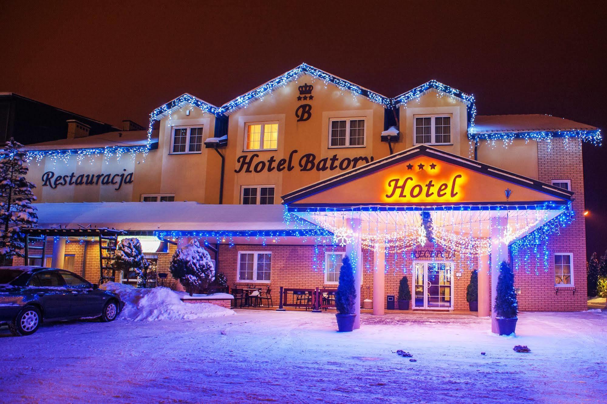 Hotel Batory Tłuszcz Exteriör bild