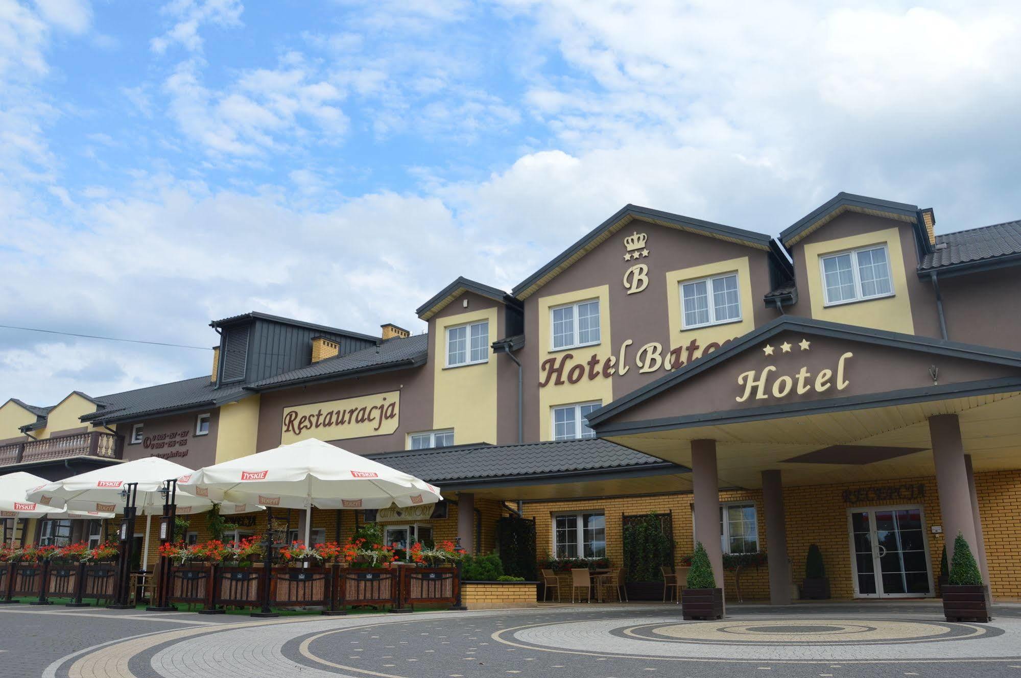 Hotel Batory Tłuszcz Exteriör bild