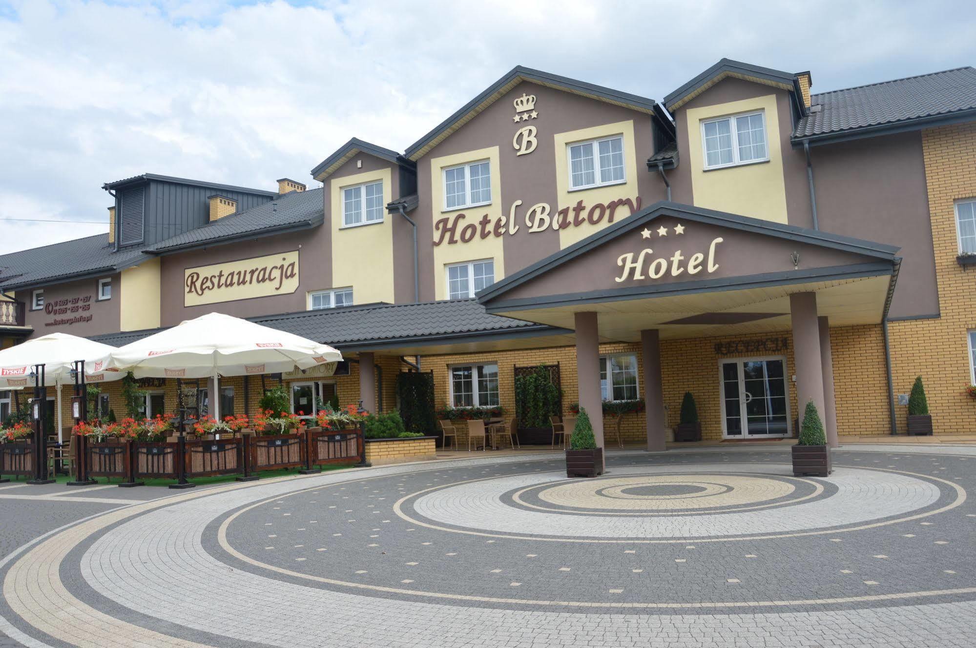 Hotel Batory Tłuszcz Exteriör bild